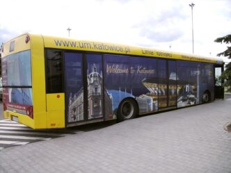 Автобус лінії "Lotnisko" курсує між вокзалом Катовіце та терміналом аеропорту Pyrzowice